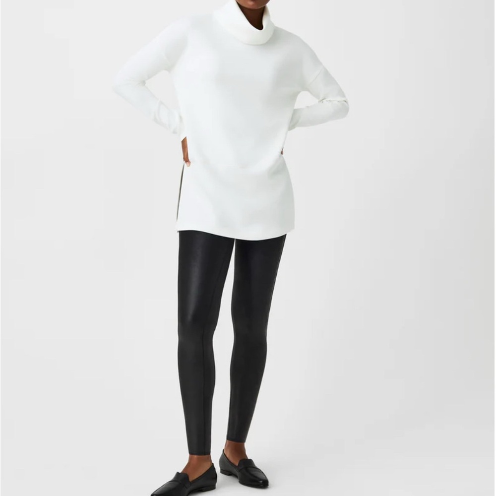 SPANX AirEssentials Turtleneck Tunic women’s white size medium.Color is Powder.